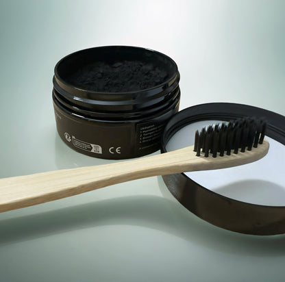 Poudre de charbon dentaire